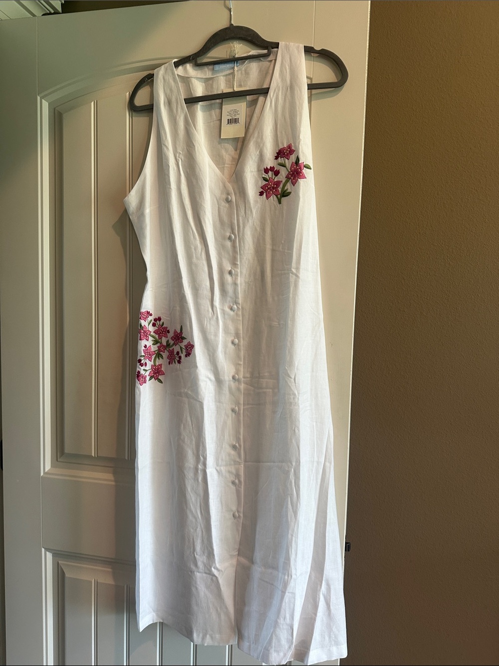 Andie White Sleeveless Button-Front Midi Dress with Pink Floral Embroidery